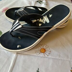 CLARKS black and white women’s flip flops. 
Comfy and perfect for the beach!!